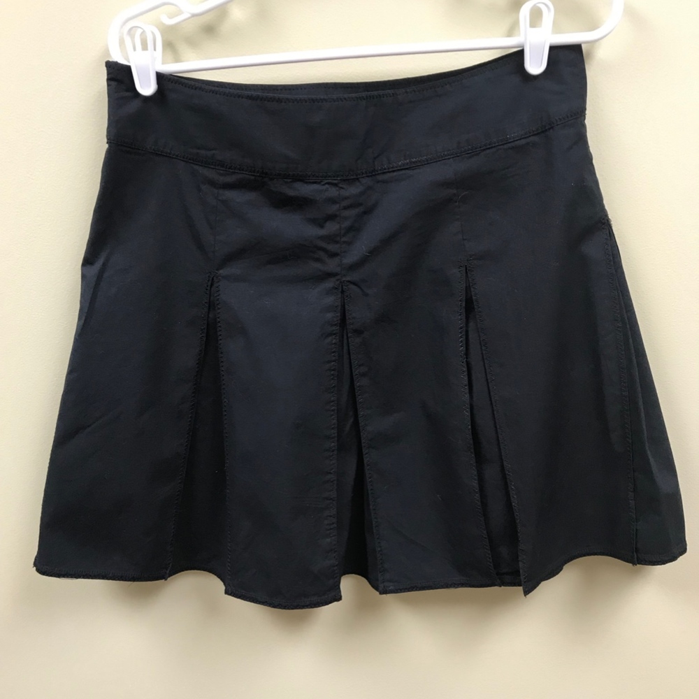 🔥SALE 🔥Gene Meyer lightweight pleaded skirt.   8